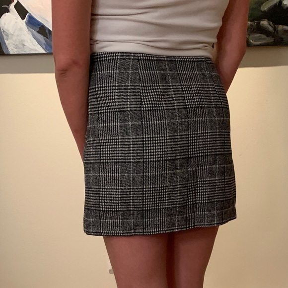 Cute Plaid Skirt - Picture 2 of 3